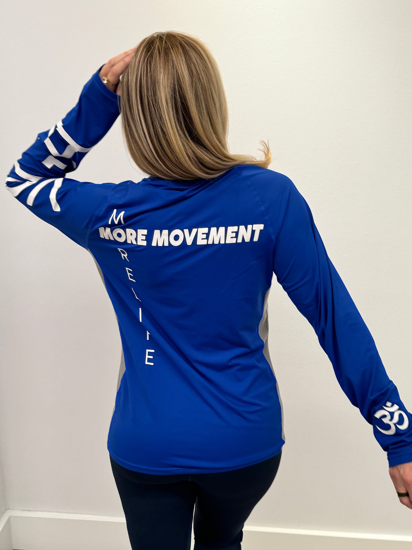 Yoga Globetrotter signature long sleeve tee Royal blue